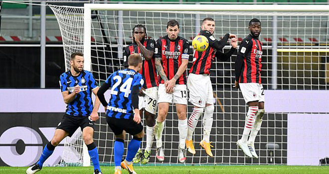 Inter Milan ngược dòng thắng lợi 2-1 trước AC Milan tại Coppa Italia