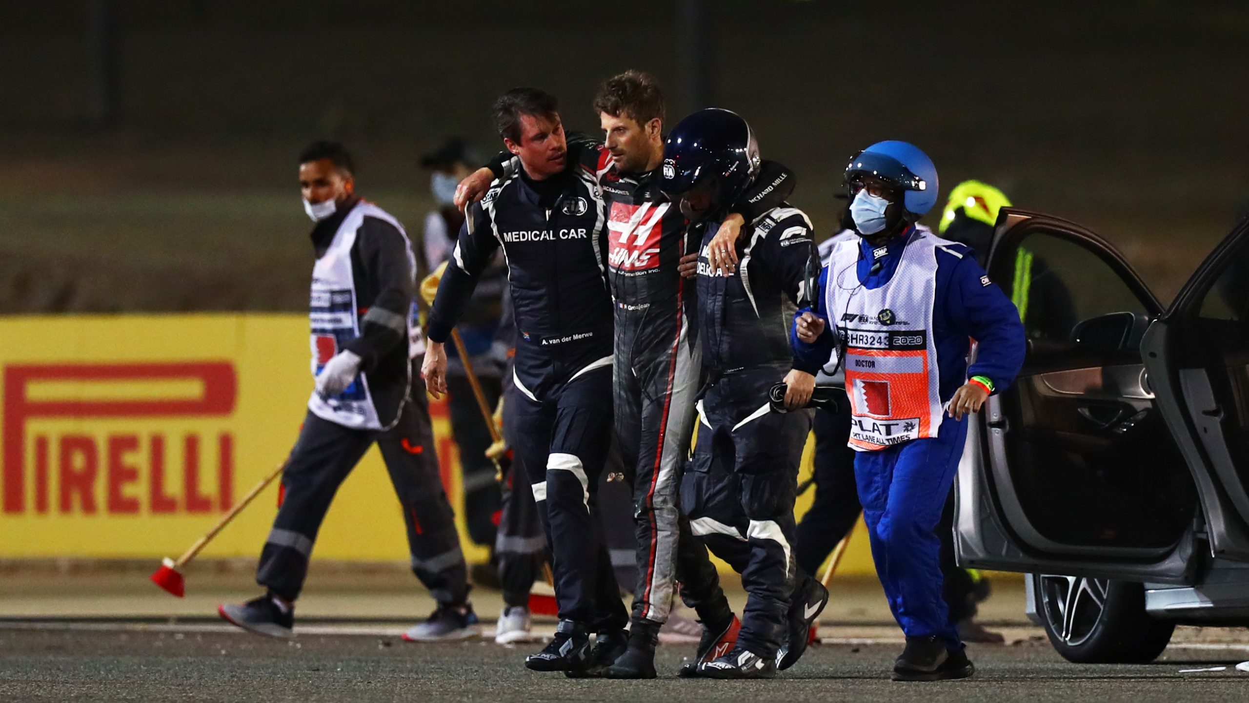 Romain Grosjean thoát chết trong gang tấc