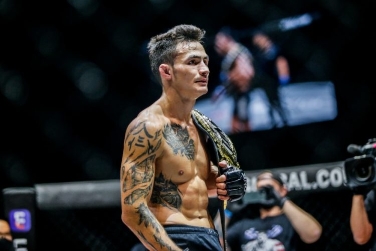 Thành Lê đấm gục Martin Nguyễn, soán ngôi chấn động MMA châu Á