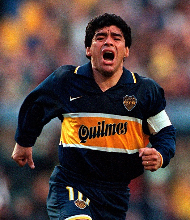 Maradona thi đấu cho Boca Juniors ở tuổi 36 nhưng không có phong độ tốt