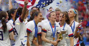 Các cầu thủ bóng đá nữ của Mỹ thống trị thế giới