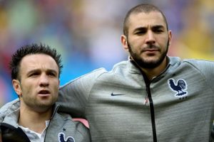 Benzema (phải) và Valbuena khi còn cùng khoác áo tuyển Pháp
